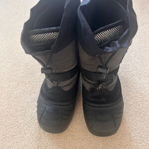 Baffin Black and Gray Junior Boots